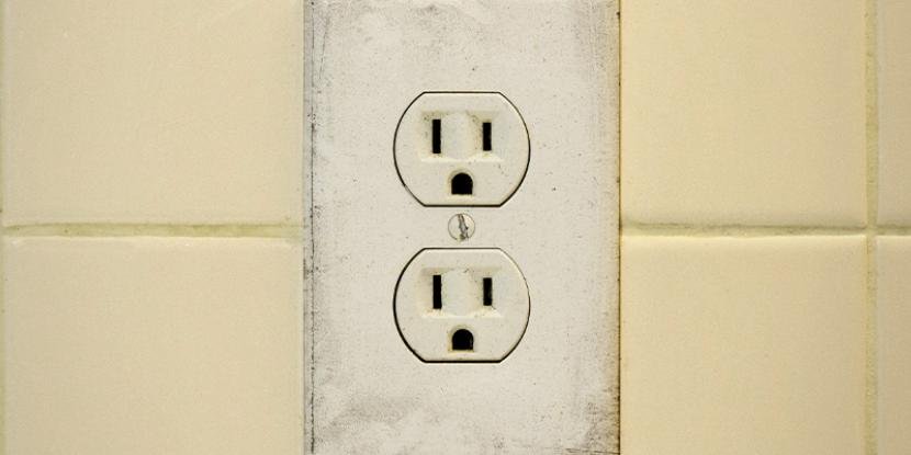 Clean Dirty Light Switches and Electrical Outlet Covers