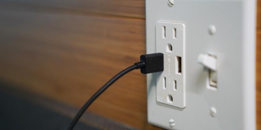 How to Install a USB Outlet